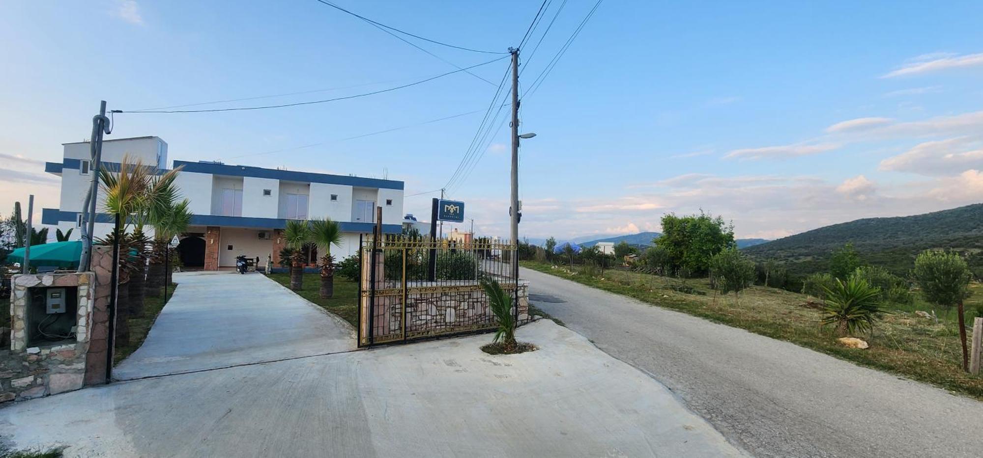 Vila Bashkim クサミル エクステリア 写真
